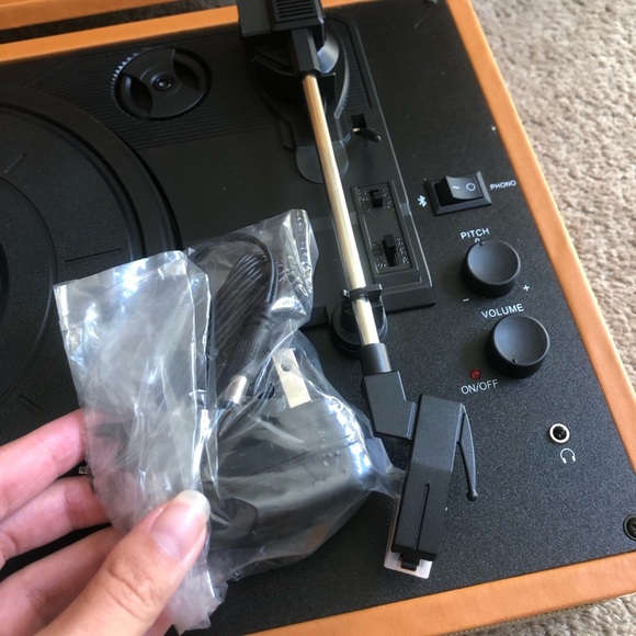 VINYL // Urban Outfitters Crosley Turntable - Picture 7 of 13